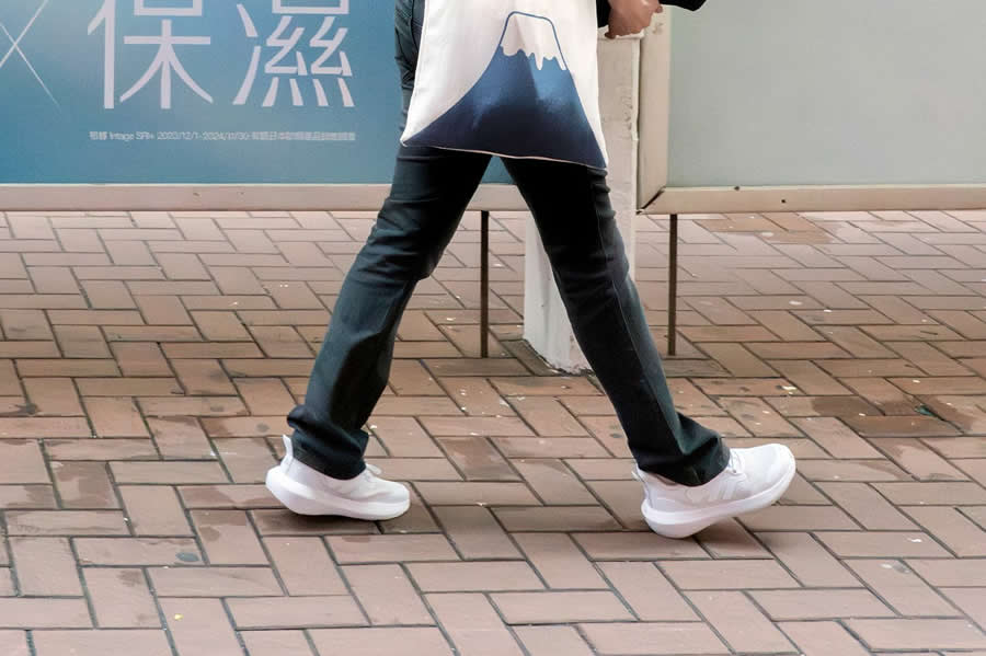 Perfectly Timed Street Photos by Edas Wong That Will Make You Look Twice