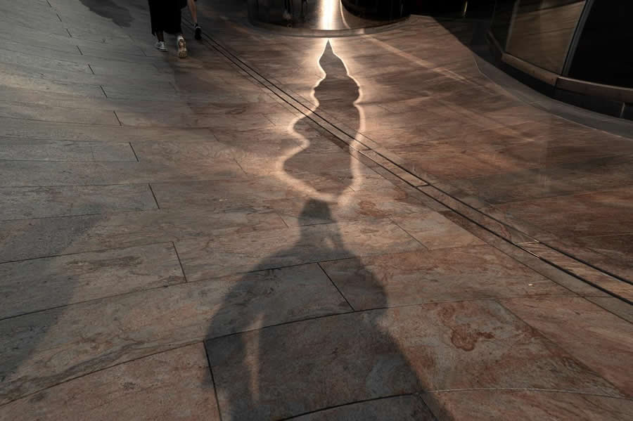 Perfectly Timed Street Photos by Edas Wong That Will Make You Look Twice