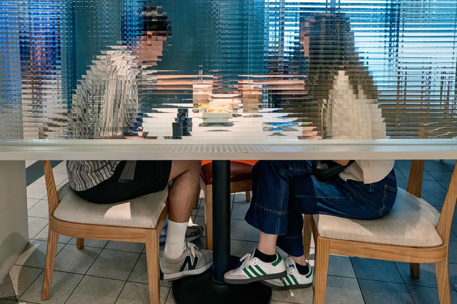 Perfectly Timed Street Photos by Edas Wong That Will Make You Look Twice