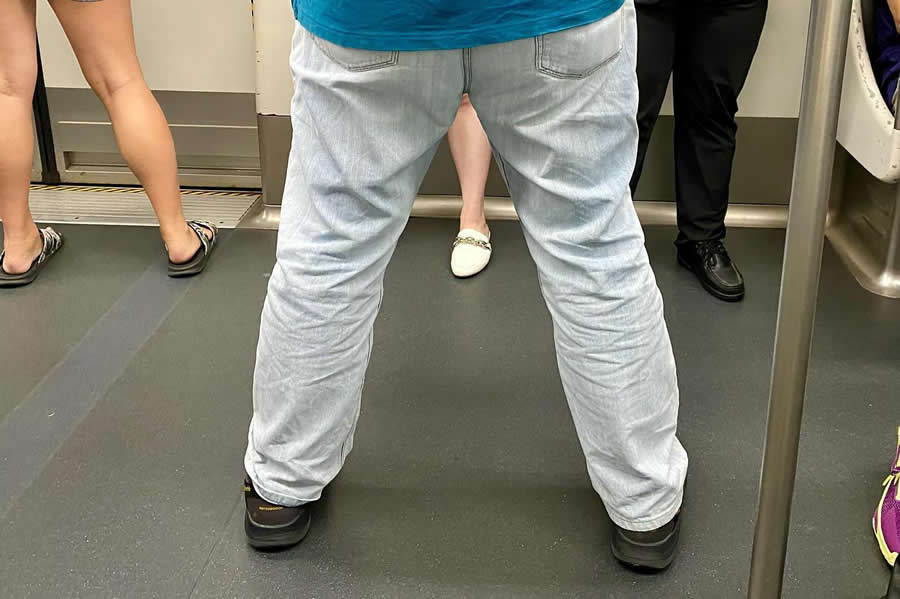 Perfectly Timed Street Photos by Edas Wong That Will Make You Look Twice