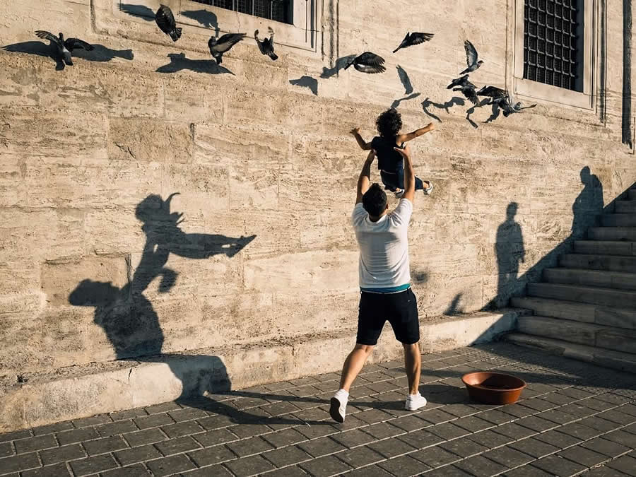 Istanbul Street Photography by Hakan Biyiklioglu