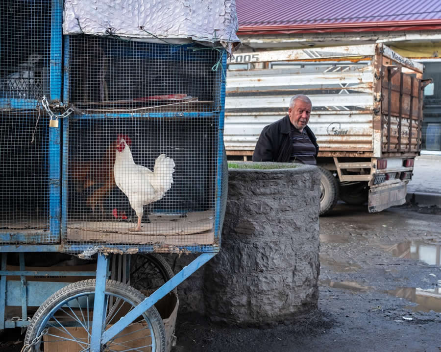 Istanbul Street Photography by Hakan Biyiklioglu