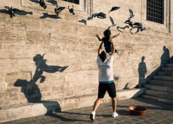 Istanbul Street Photography by Hakan Biyiklioglu