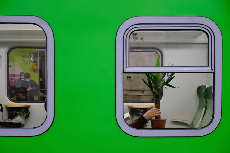 Unposed Candid Street Photography by Lukasz Korulczyk