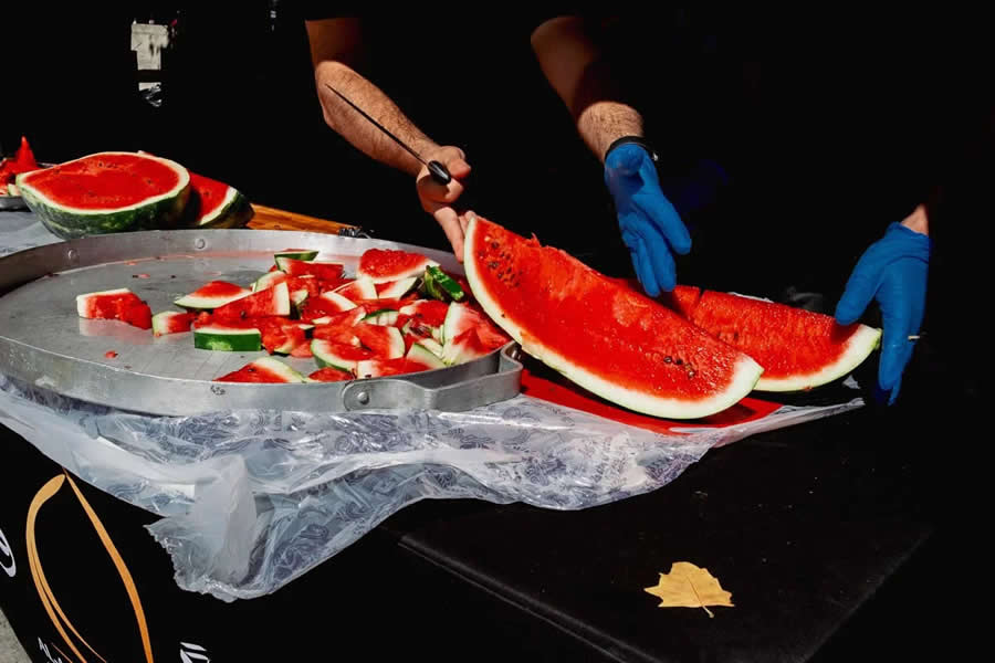 Unposed Candid Street Photography by Lukasz Korulczyk