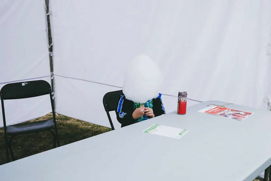 Unposed Candid Street Photography by Lukasz Korulczyk