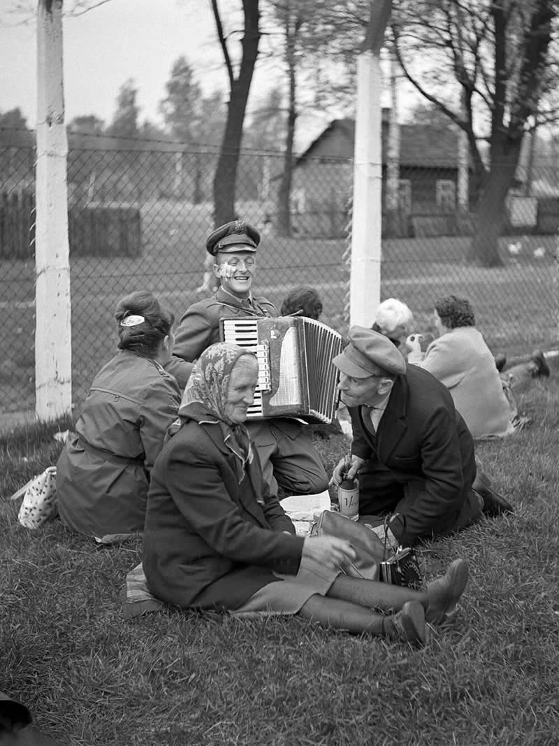 Black and White Photos by World-Renowned Photographers