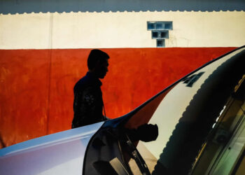 Geometry, Color, and Soul: 30 Street Photos by Pukidjan That Define Visual Poetry