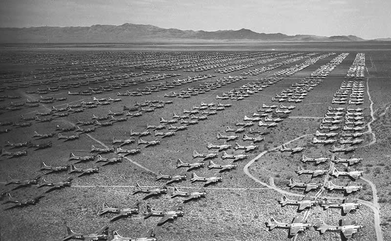33 Unseen Photographs That Reframe American History 56 Rows upon rows of US B-17 Flying Fortresses, now no longer of use, sitting at Kingman Army Airfield in Arizona, US, 1945