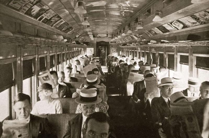 33 Unseen Photographs That Reframe American History 64 Commuters on a train car in New York City in the 1920s. Look at all the newspapers and hats!