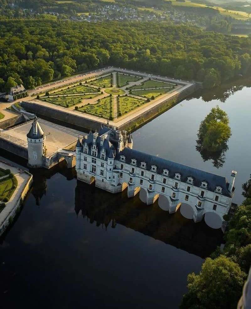 Known as the Ch&acirc;teau des Dames, Chenonceau (1522) is among the most beautiful castles in the Loire Valley and all of France.