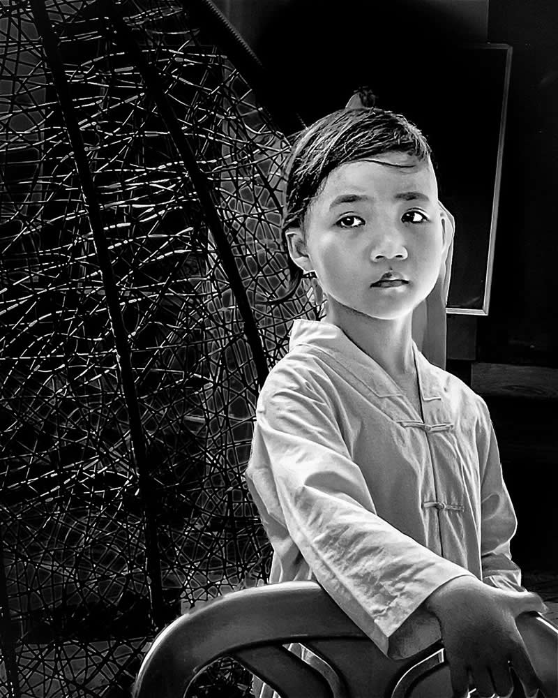 Silent Gaze by Huy Tran - Mobile Photography Awards Black and White Winners