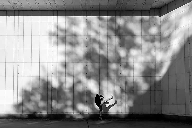 Kicking Fractals by Ewan Schneider - Mobile Photography Awards Black and White Winners