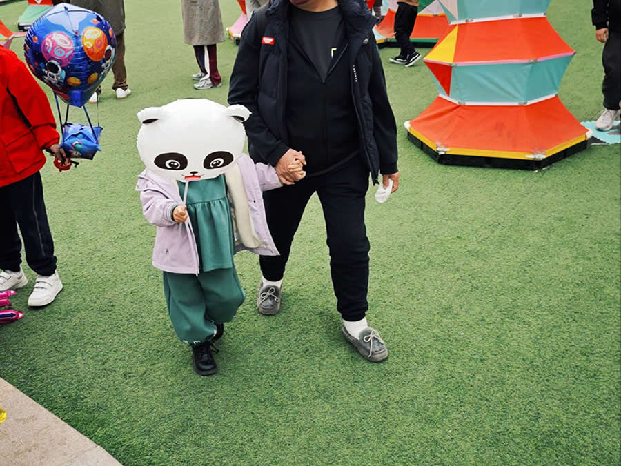 Mobile Photography Awards Street Winners - Misaligned Panda Face by He Ming