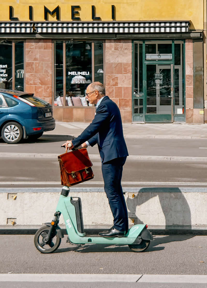 Commuting &agrave; la Su&eacute;doise by Maurice Bakley - Mobile Photography Awards Travel Winners