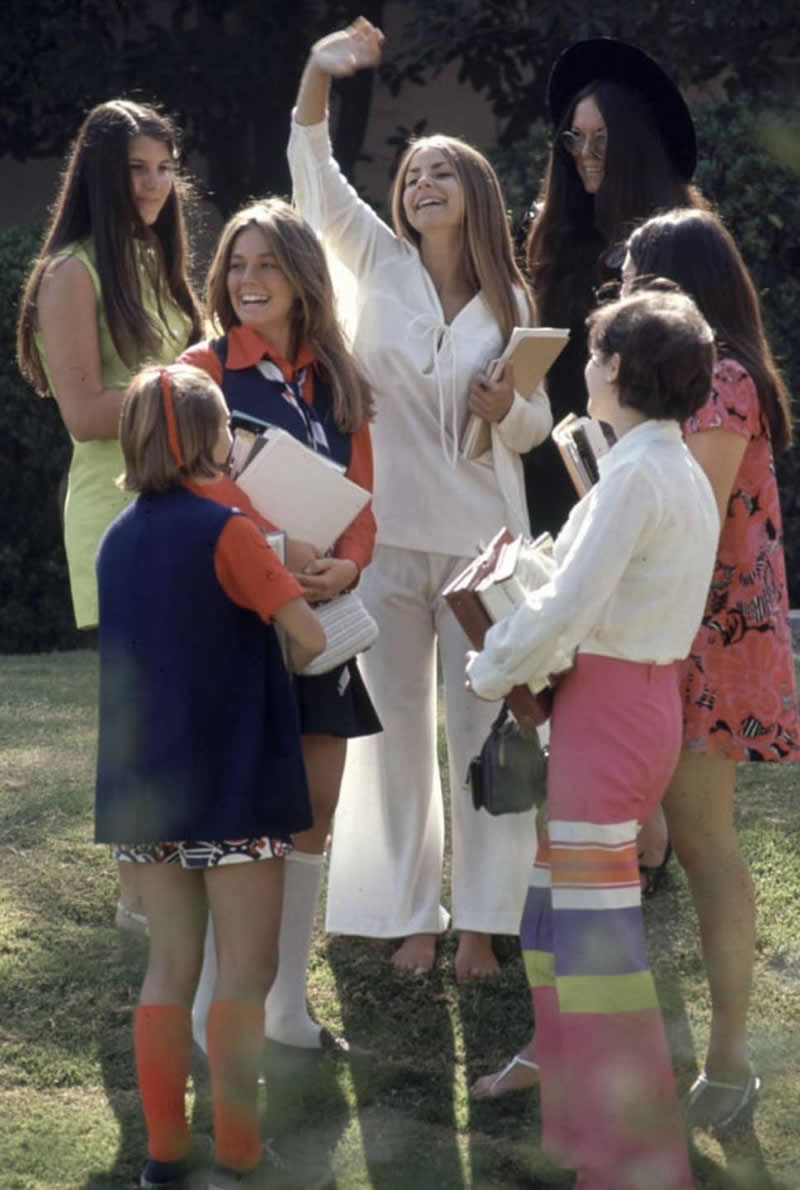 Fashion in Beverly Hills High School, 1969