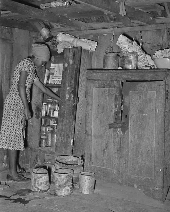 A young woman in her kitchen in Jefferson, Texas, 1939