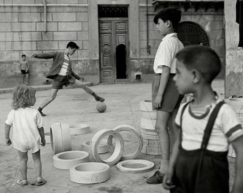 Power of Monochrome Black and White Photos by Legendary Photographers