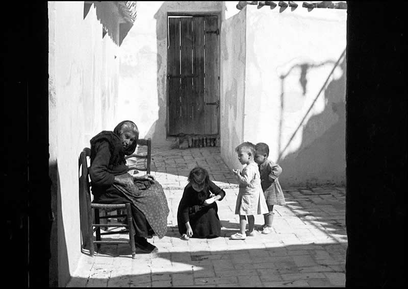 Power of Monochrome Black and White Photos by Legendary Photographers