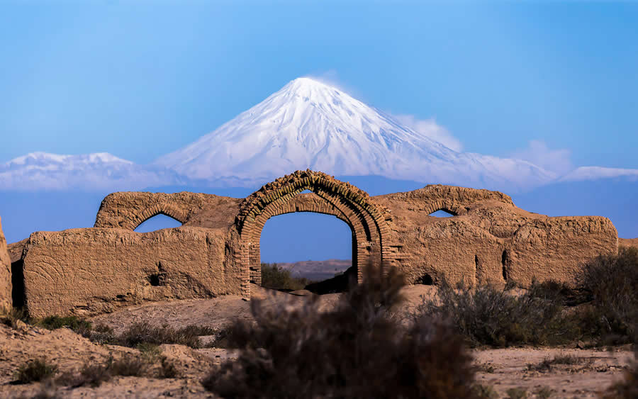 Dayir-e-Gachin caravanserai, Qomrud, Iran, by Hossein pourakbarian - Wiki Loves Monuments Photo Contest Winners