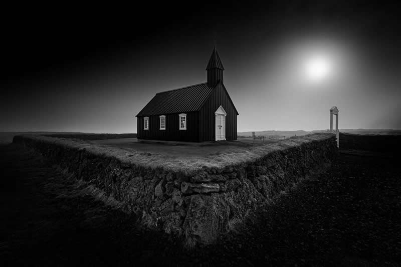 Light, Shadow, Soul: 33 Award-Winning Black and White Photos Celebrated in 2026 55 Eduardo Carretero de Lamo, Spain - 35 Photography Awards Winners