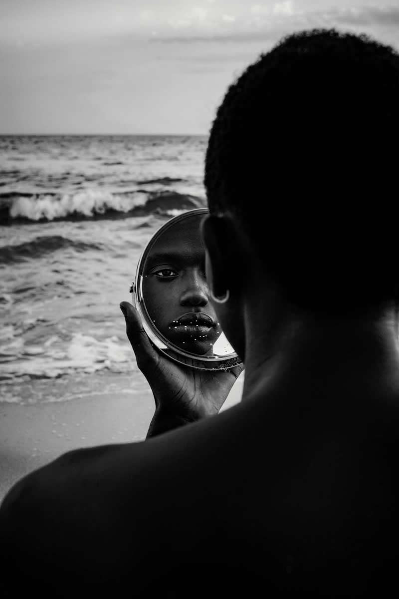 Light, Shadow, Soul: 33 Award-Winning Black and White Photos Celebrated in 2026 62 Back to you by Giandomenico Veneziani, Italy - 35 Photography Awards Winners