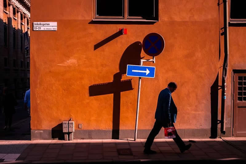 Cinematic Street Photos Filled With Drama and Mystery