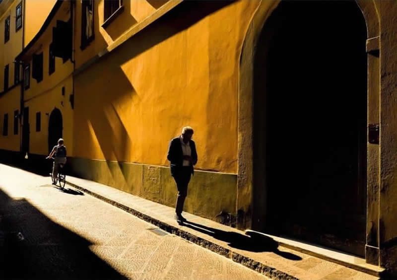 Cinematic Street Photos Filled With Drama and Mystery