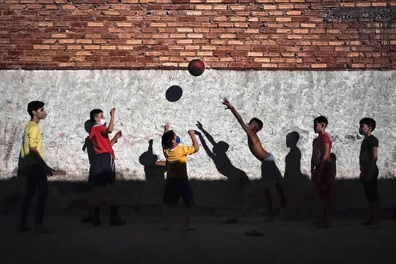 Clever Street Photos That Nail the Perfect Shot