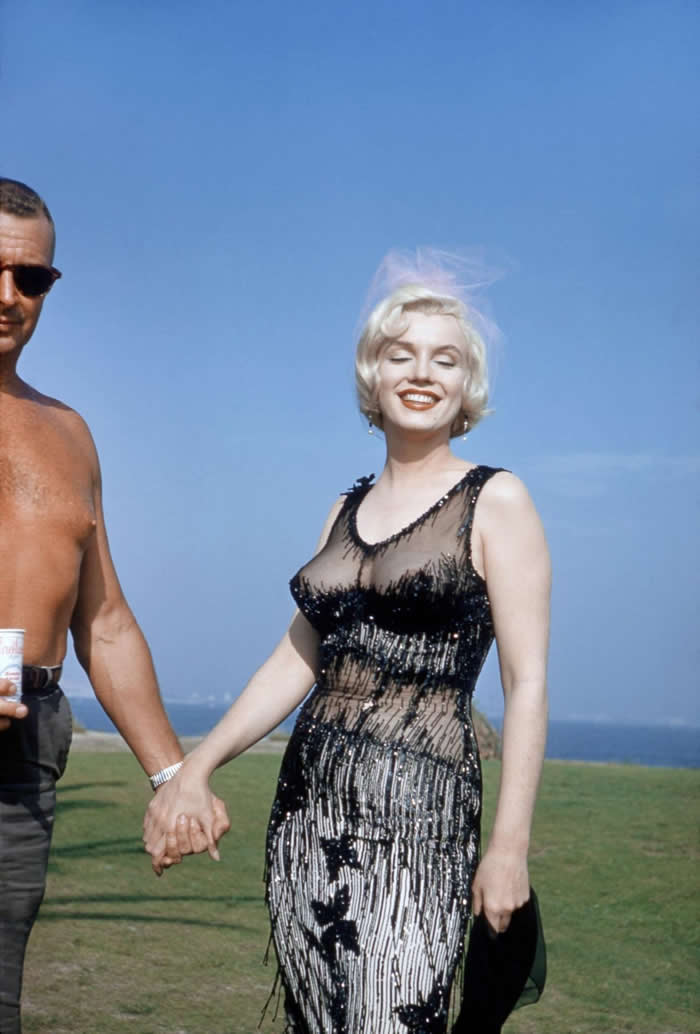 Marilyn Monroe and her makeup artist on the set of Some Like It Hot (1959)