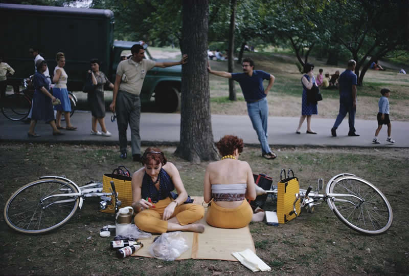 Photo by Joel Meyerowitz - Iconic Color Photos by Legendary Photographers