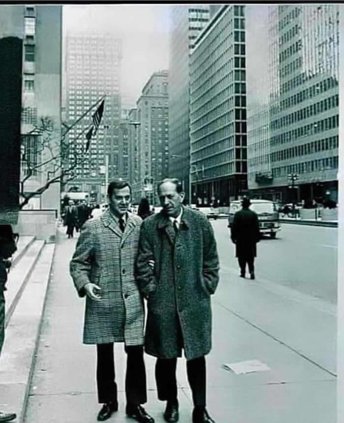 Tony Randall and Jack Klugman walking the streets of New York City during the filming of the pilot episode for &ldquo;The Odd Couple.&rdquo;