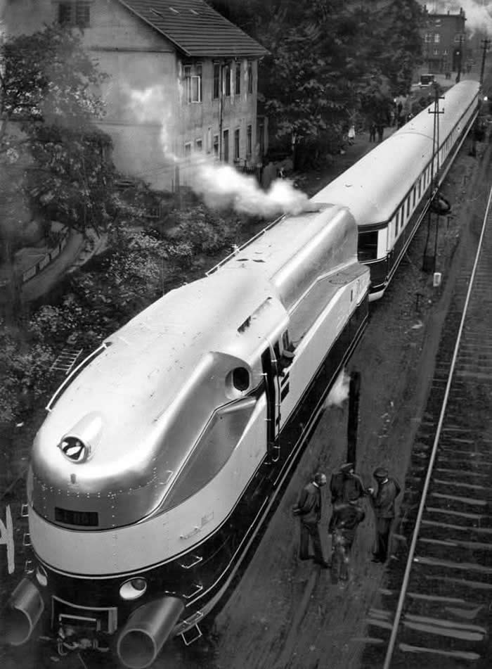 The Henschel-Wegmann train was a unique train set of the Deutsche Reichsbahn (DR), which ran from June 1936 to August 1939 in non-stop express train service between Berlin and Dresden. The hauled class 61 steam locomotive was streamlined and painted in the same colors as the attached lightweight passenger cars.