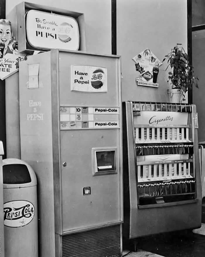A Pepsi vending machine from the 1960s, when each bottle was 10 cents.