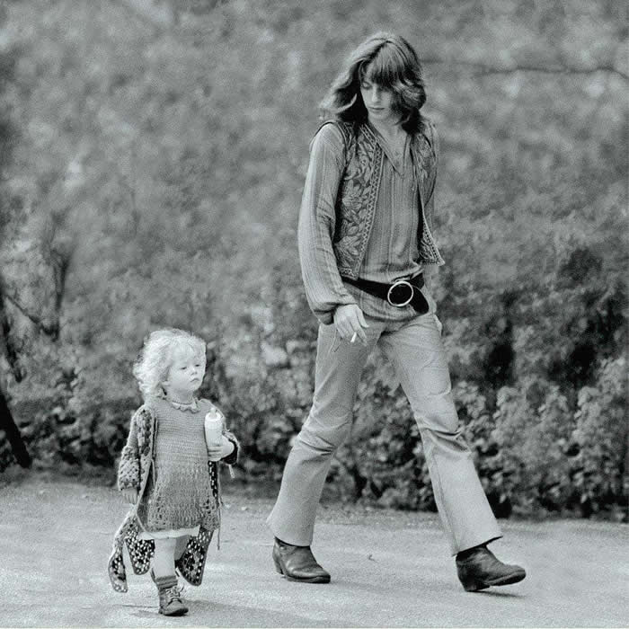 Hippie Dad walking with his daughter in Amsterdam, 1968. Photo by Tony Riera