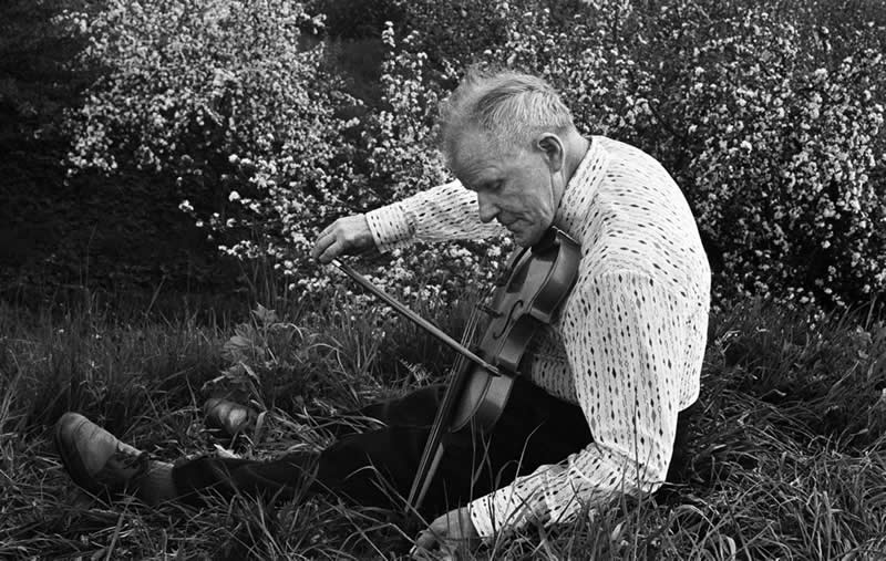 Master Photographer Romualdas Rakauskas: The Poet Who Found Beauty in Everyday Life 43 Master Photographer Romualdas Rakauskas Beauty in Everyday Life