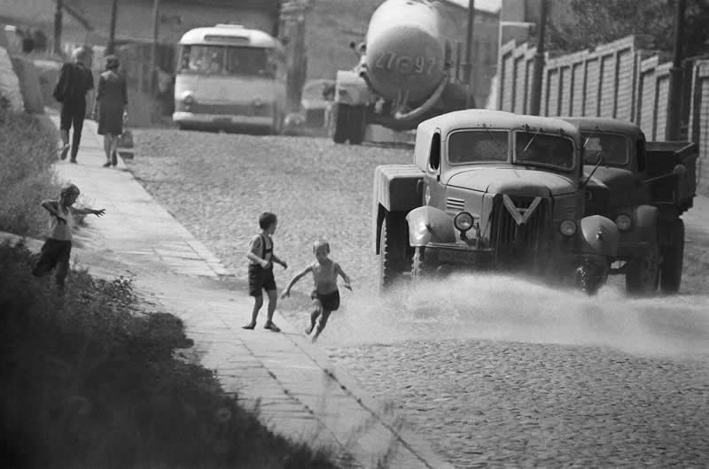 Master Photographer Romualdas Rakauskas: The Poet Who Found Beauty in Everyday Life 46 Master Photographer Romualdas Rakauskas Beauty in Everyday Life