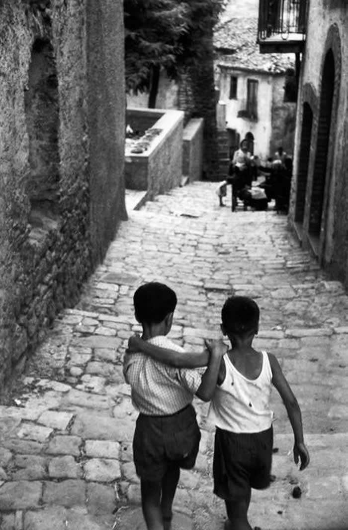 The Soul of Black and White Photos captured by Legendary Photographers