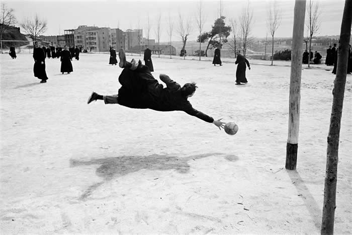 The Soul of Black and White Photos captured by Legendary Photographers