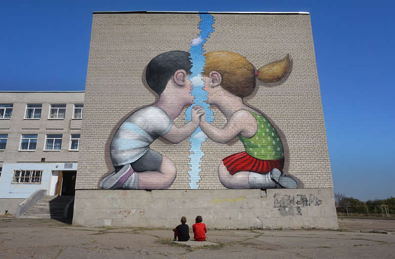 Keep in touch - Popasna, Ukraine - Street Art by Seth