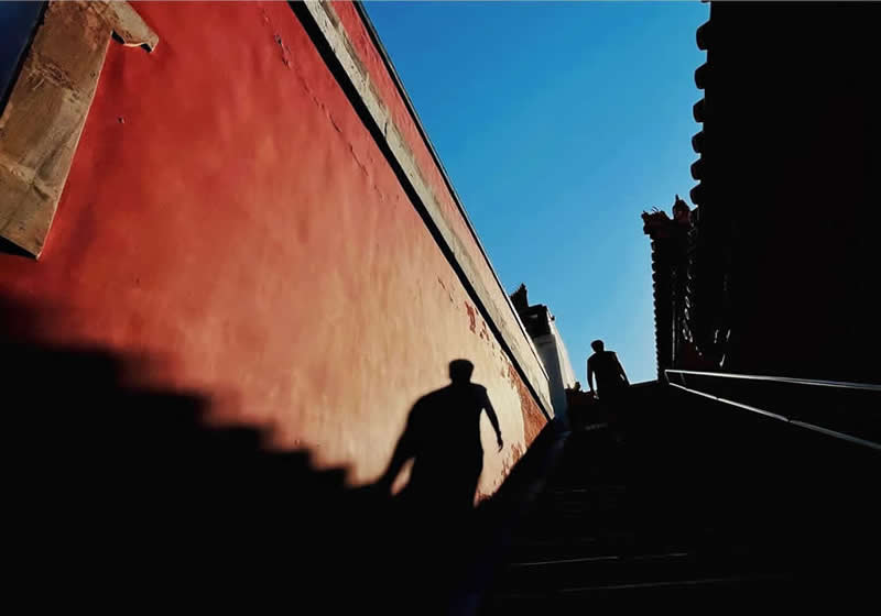 Light and Shadow Street Photos Shoot Like a Pro