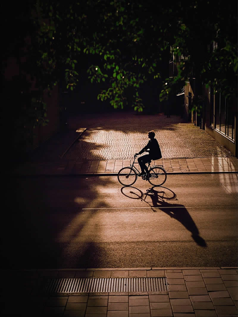 Light and Shadow Street Photos Shoot Like a Pro