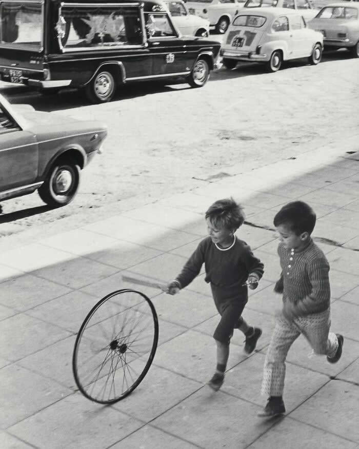 Photo By Henri-Cartier Bresson Palermo, Sicily, 1971 - Vintage Photos of Children