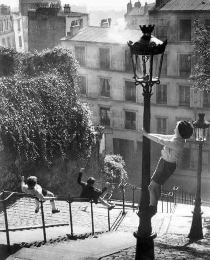 Children Playing In Montmartre, Paris 1969 - Photo By Horace Sutton - Vintage Photos of Children