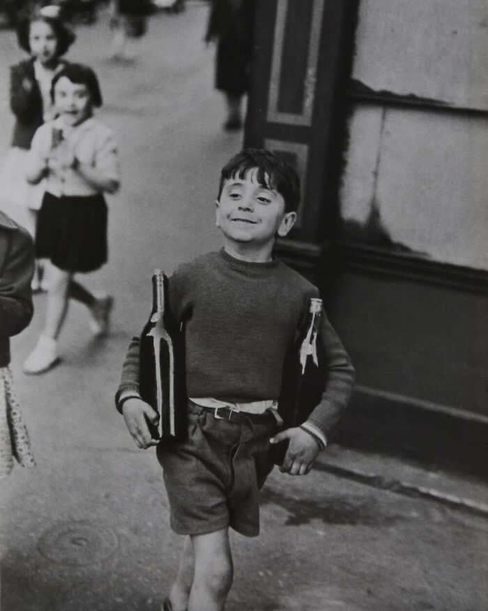 Rue Mouffetard, Paris 1954 - Photo By Henri Cartier-Bresson - Vintage Photos of Children