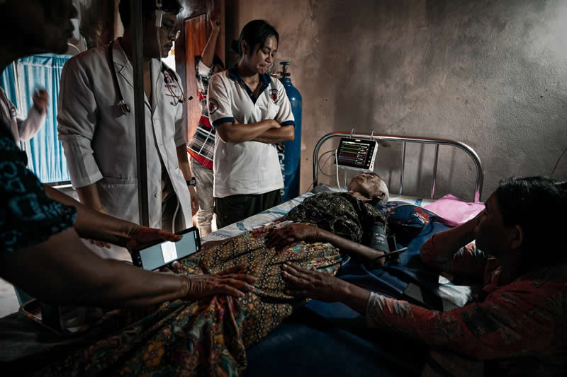 Photojournalism - Gold Winner: The death of a woman in a refugee camp by Satoshi Takahashi - 1839 Awards Color Photography Contest 2026 Winners