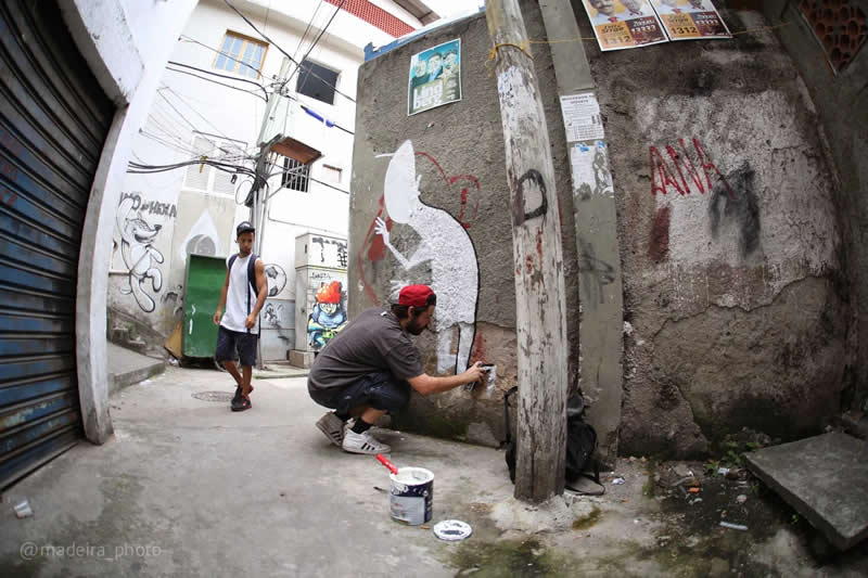 Thought-Provoking Murals by Alex Senna