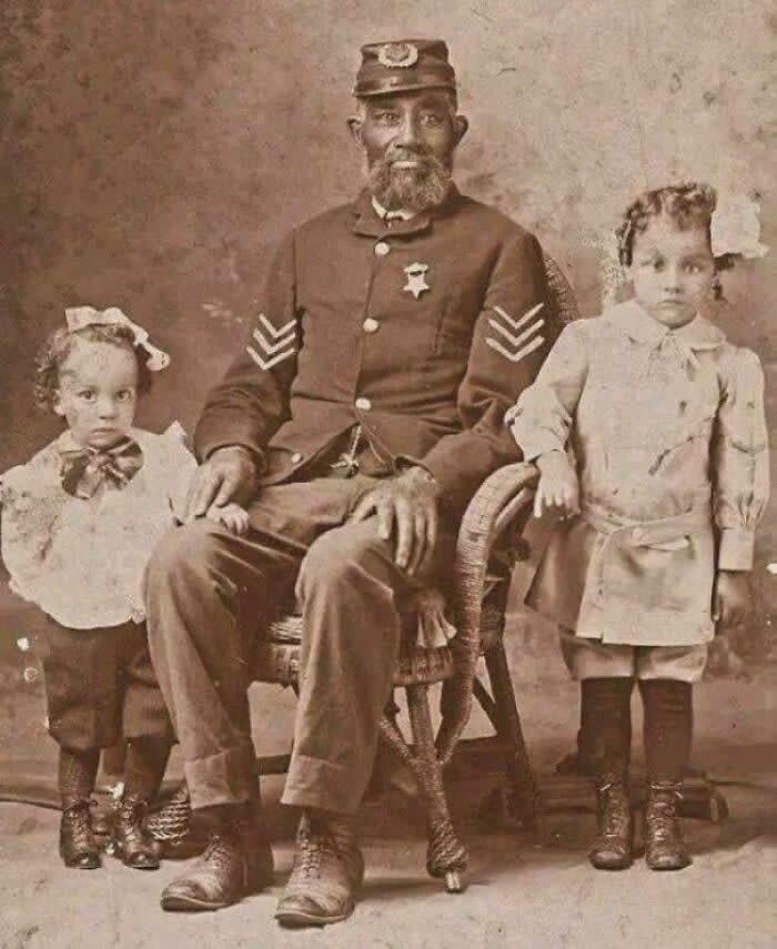 The Story Behind America: 35 Historical Photos Worth a Closer Look 68 A Civil War Veteran With His Grandchildren