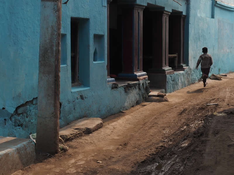 Run, Baby run by Otello Gironacci, Italy - Chromatic Awards Street and Travel Winners