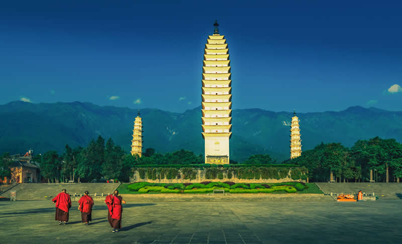 The Three Pagodas of Chongsheng Temple in Dali by Qiguang Wei, China - Chromatic Awards Street and Travel Winners